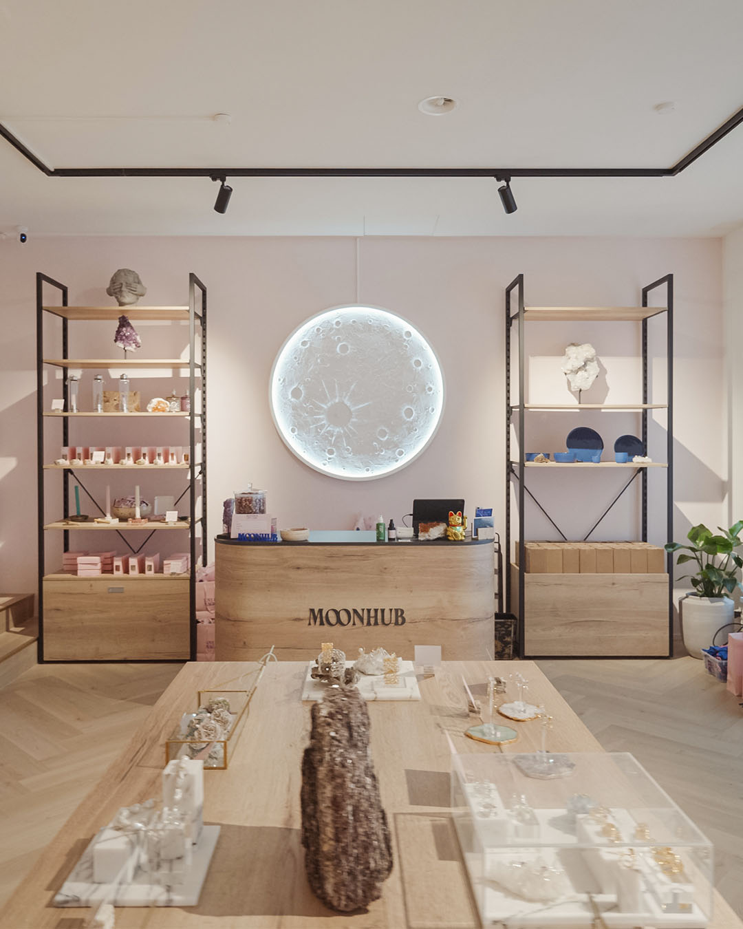 Moonhub Concept Store